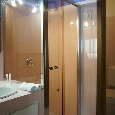 Romeo's Guest house 3*
